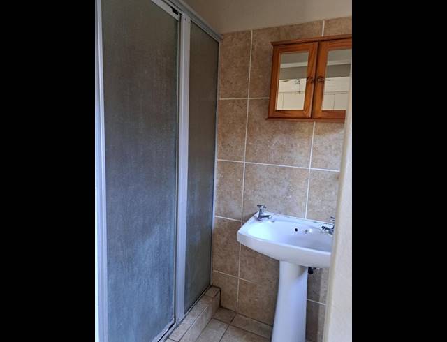 3 BEDROOM PROPERTY TO RENT IN BIRDSWOOD